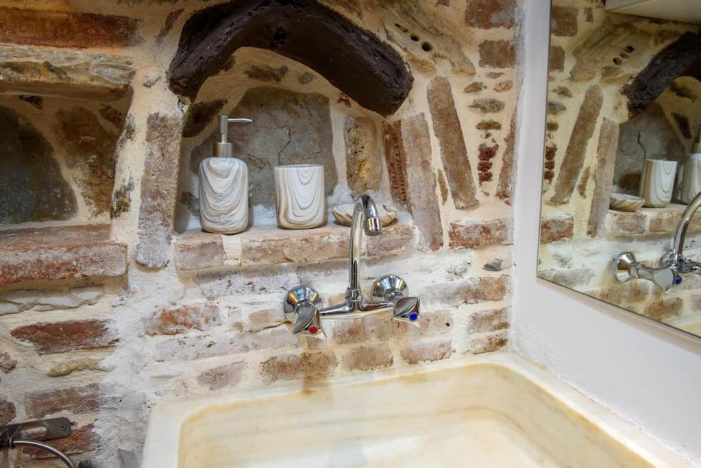 Lavrio Stone House 5 Min From The Centre/Port Apartment Exterior foto