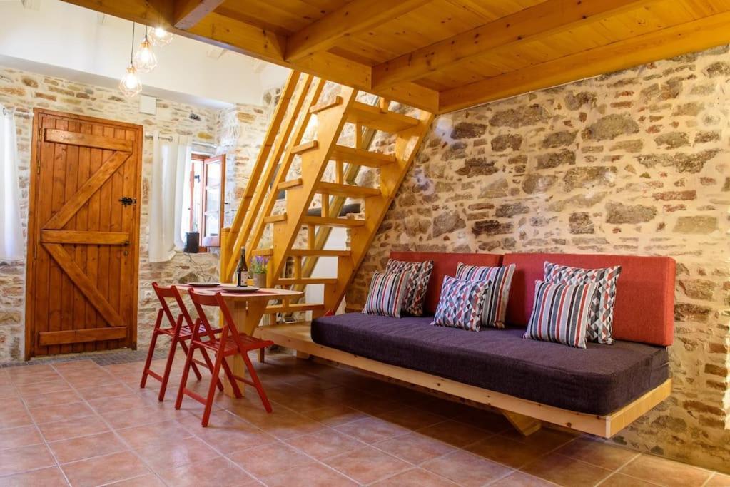 Lavrio Stone House 5 Min From The Centre/Port Apartment Exterior foto