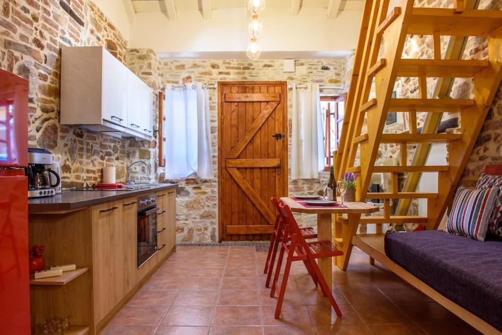 Lavrio Stone House 5 Min From The Centre/Port Apartment Exterior foto